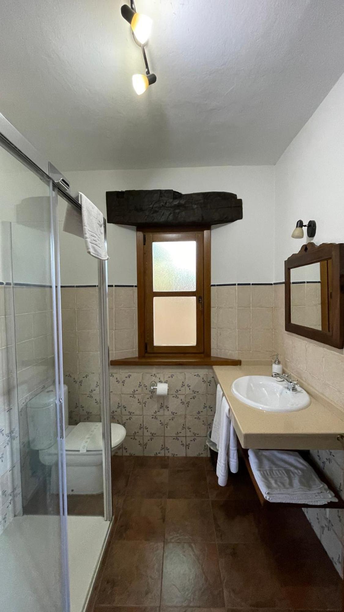 Apartamentos El Picoretu Mestas De Con Exterior photo