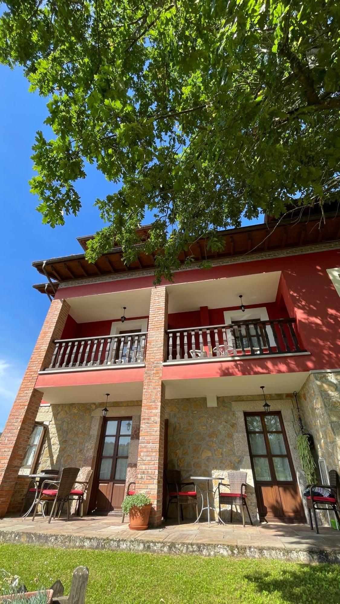 Apartamentos El Picoretu Mestas De Con Exterior photo